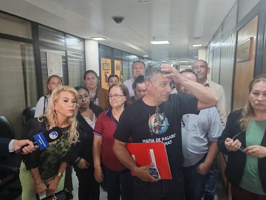 🎉 ¡ALIVIO A DEUDORES! DIPUTADOS FRENA EMBARGOS POR PAGARÉS 

La Cámara Baja aprobó la ley que elimina la figura del título ejecutivo en los pagarés.

¿Qué significa? ⬇️

Esta medida pone freno a los embargos automáticos y rápidos de bienes y salarios, dando a los deudores la