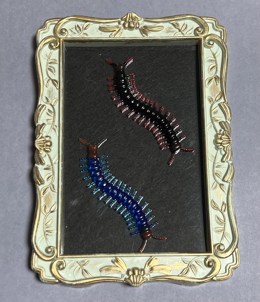mejina_stroll's tweet image. ムカデ 
1枚目はこのままブローチに2枚目はもう少し装飾してから( *´艸`)
12月2….21日両日
@art_handmade に出店します。
ブース番号は「い-02」です。
お時間あれば是非～
 #てづば
 #stroll