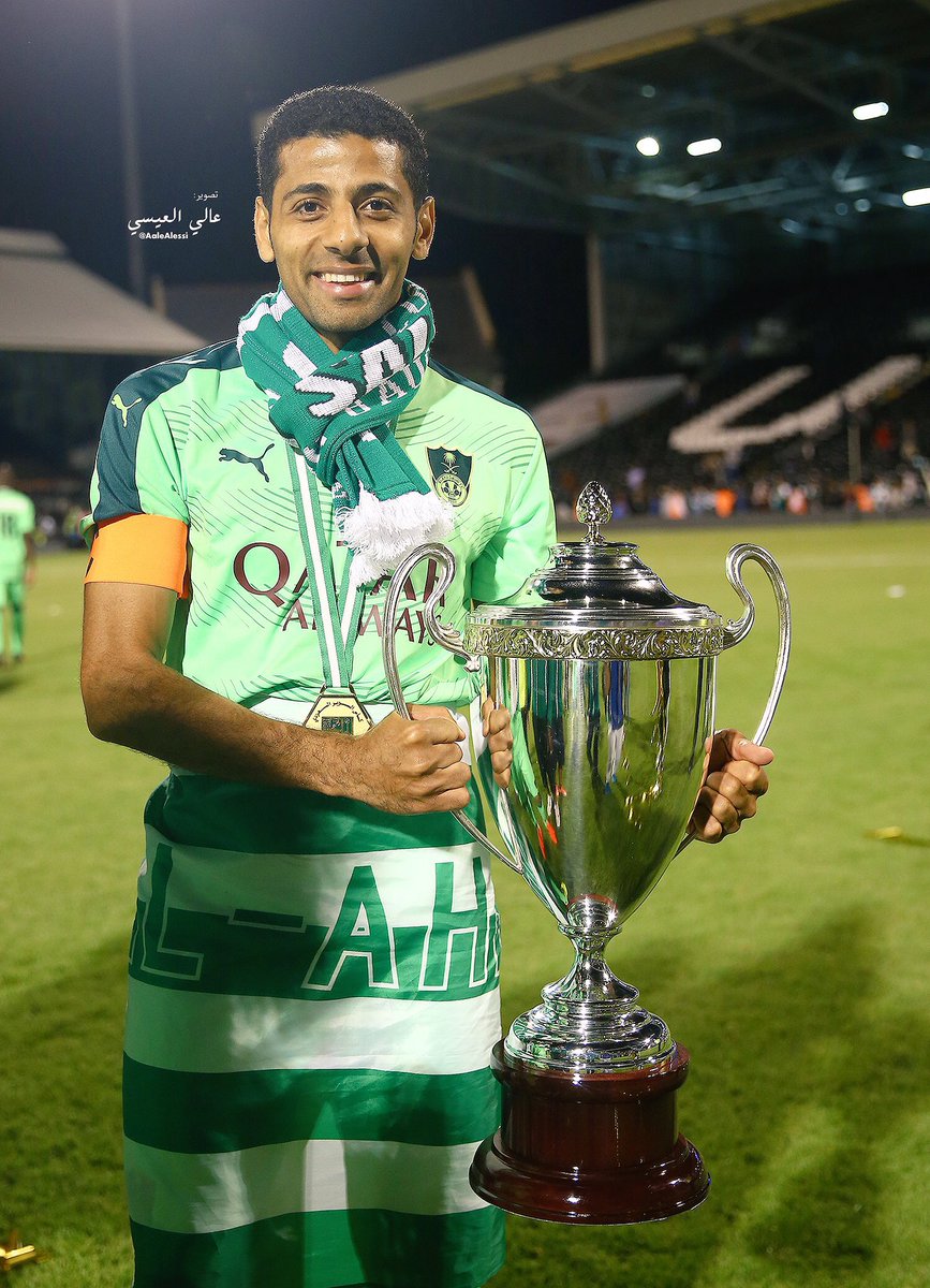 الكابيتانو تيسير الجاسم لعب مع الاهلي 18 سنة .. لعب خلالها 461 مباراة ..
وحقق 14 بطولة مع النادي الاهلي .. 🗓️

قاد الاهلي وحقق معه 3 كوؤس ملك 🏆🏆🏆

حاز على جائزة “أفضل لاعب كرة قدم في السعودية” عام 2012 🥶🇸🇦

ودخل “نادي فيفا المئوي” عام 2015 للاعبين الذين لعبوا أكثر من مئة