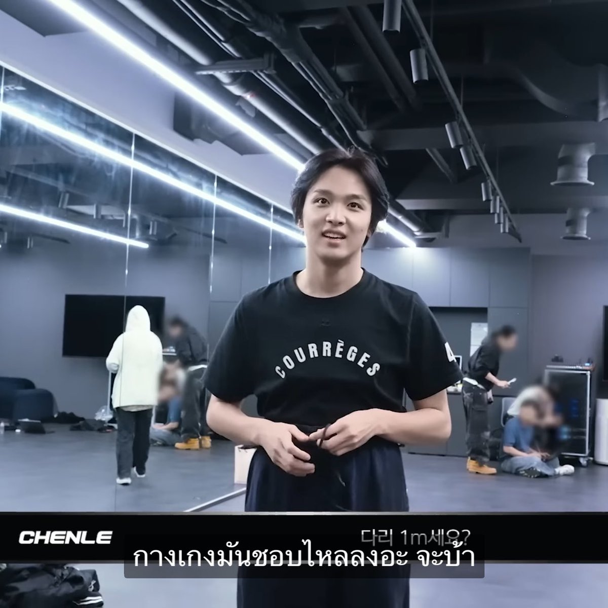 บอกกางเกงชอบไหลลง แล้วดูมานดึงกางเกงขึ้นมา เห้อ5555555555555555555555