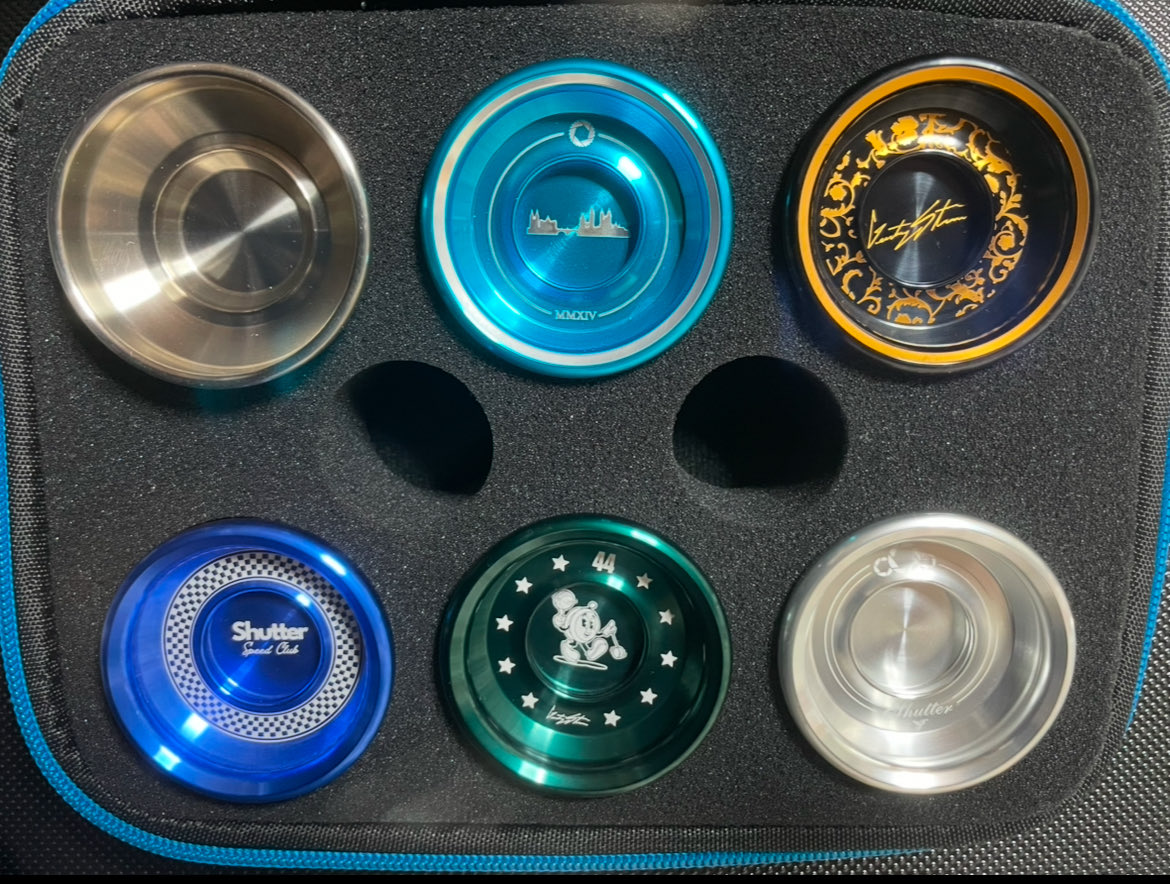 shutter_krownst's tweet image. #シャッター系
#gentrystein
#yoyofactory
#ヨーヨーバッグ

シャッター系の写真、第4弾です。
こちらは、去年の10月〜12月にかけて発売されたProject Shutter Xシリーズの全種類です。ジェントリー直販で、各色100個限定販売されました。
3枚目の写真は、サイン入りとなります。