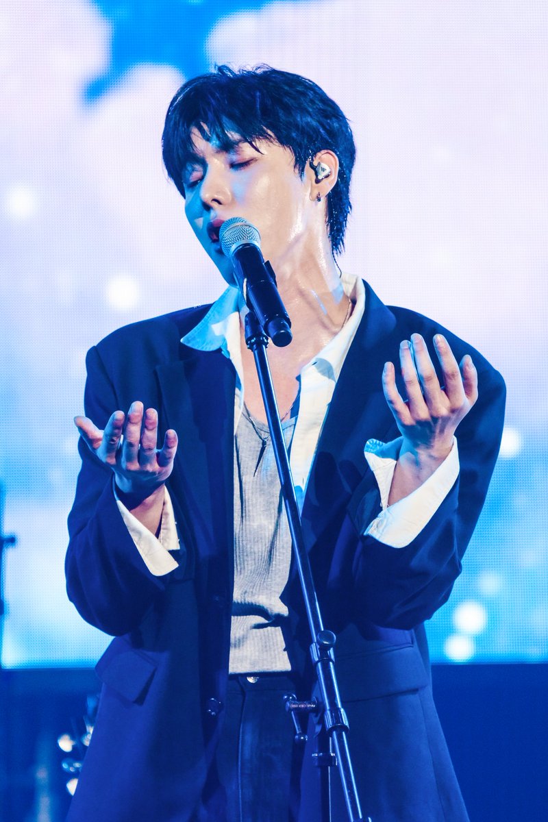 250815 세븐락
비록 짧은 순간일지라도, 네 모습을 담을 수 있다면
#원위 #ONEWE #용훈 #YONGHOON