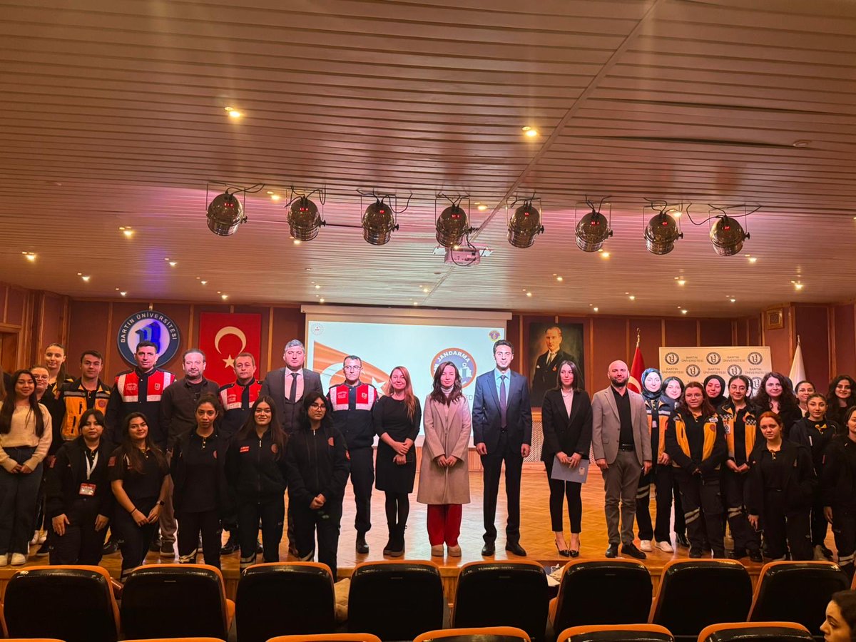 Olay Yerinde Paramediklerin Rolü adlı Seminer Düzenlendi

Bartın Üniversitesi Sağlık Hizmetleri Meslek Yüksekokulu İlk ve Acil Yardım Programı öğrencilerine yönelik olarak, İl Jandarma Komutanlığı Kriminal Kısım Amirliği tarafından “Olay Yerinde Paramediklerin Rolü” konulu