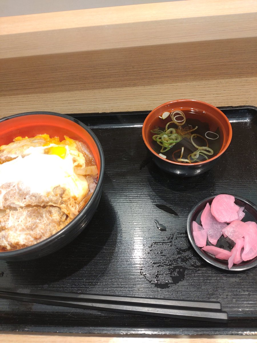 P99only's tweet image. #散歩
#東京
今日は都内を散歩。
好天で快適。
軽く飲んで食べた。
曖昧な気分のまま、行き交う人をぼんやり眺める。
慌ただしい様な取り残された様な錯綜する感情に包まれ1日が過ぎていった。
もう年内もひと月を切っていた。