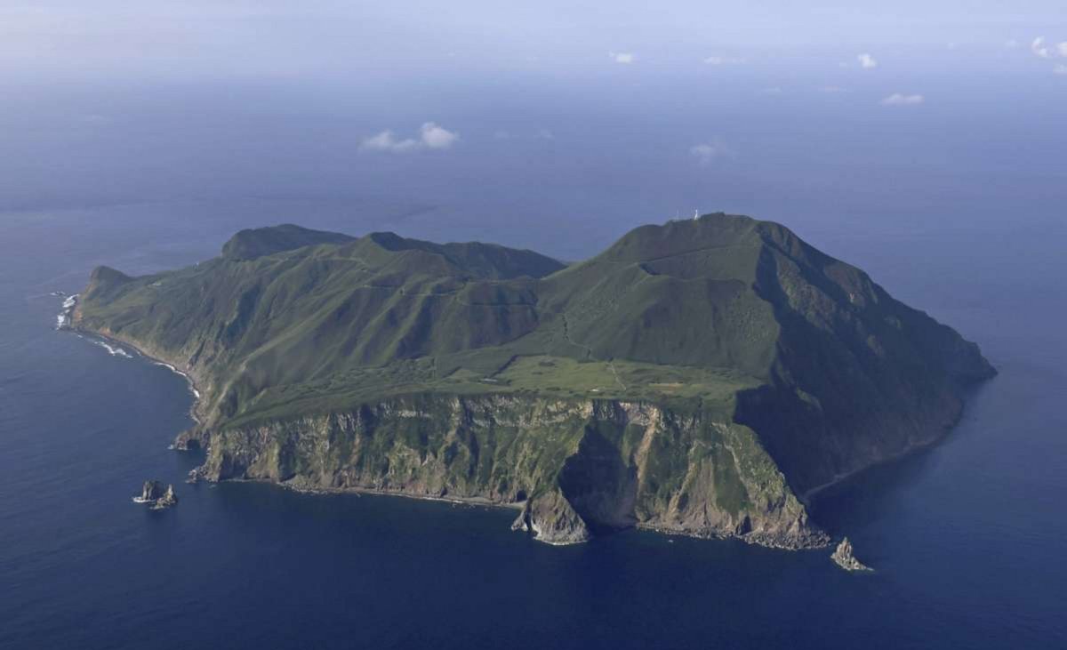 Japan's megaquake warning sends shockwaves beyond its shores. 🌍 India and neighbors, are you ready for the tremor tango? Seismic wake-up call or economic quake? Time will tell. 🌪️