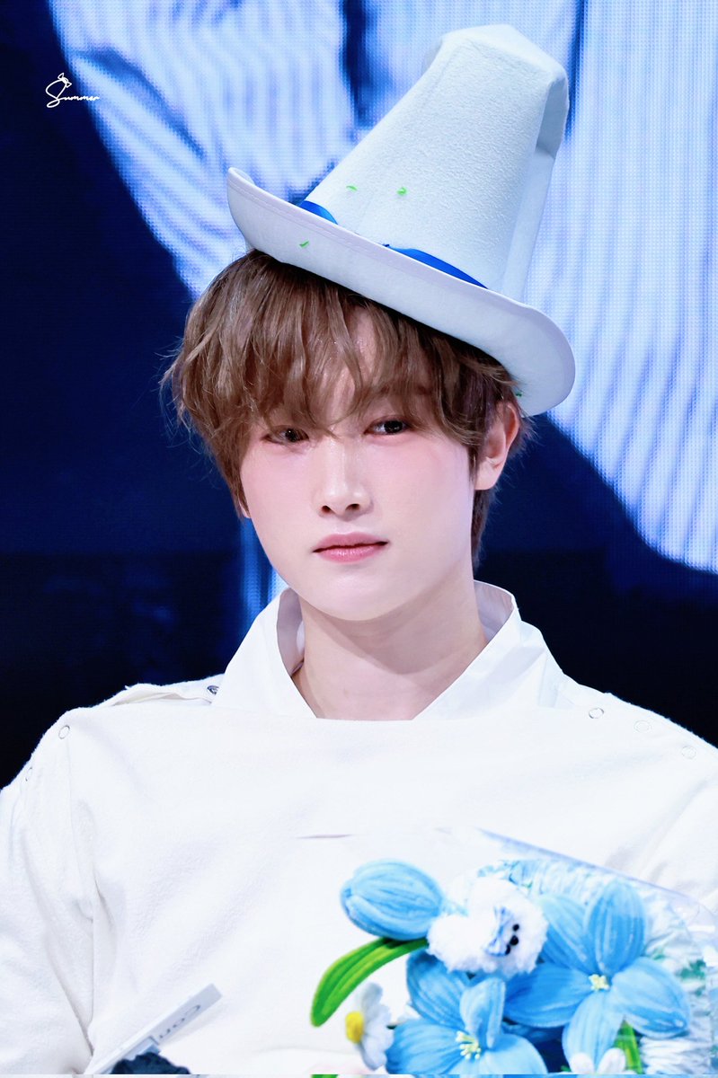 ssummer0417's tweet photo. 251207 Counting Stars 광저우 HD

#템페스트 #혁 #구본혁 #HYUK #TEMPEST #TPST https://t.co/Ppcdyu1Jft