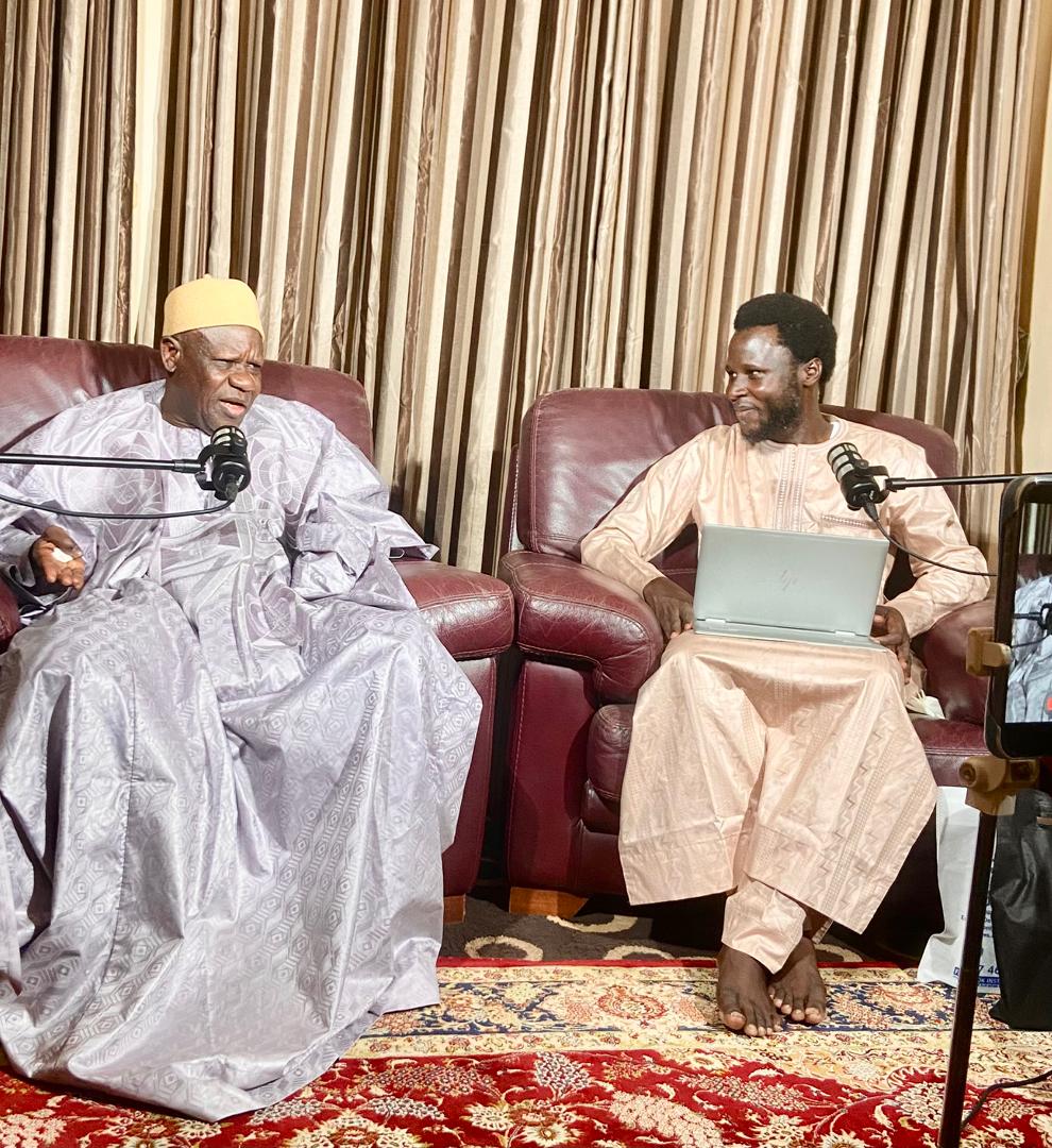 AzizJoob's tweet image. Le lieu de tournage, l’invité, ainsi que le poème choisi et son auteur : tout était réuni pour un spécial Wolofal u Mag ñi en cette fin d’année.