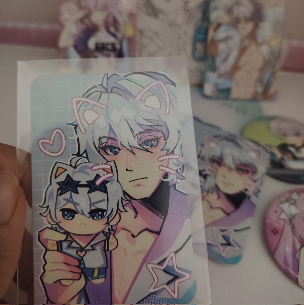 Hii #comicfiesta2025 I'll be bringing along my extra stock of the <a href="/kevinsummernui/">Kevin Nui | Complete</a> pocas for trading / giveaway to any kevin or phainon lovers!

🐾 Day 2 only (🥹)
🐶 Interested artists can DM me if you'd like one! i'll also be asking booths with hi3 merch when i stop by~