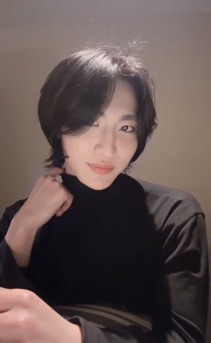 seaforests's tweet image. this is the most pretty little girlfriend seonghwa of all time