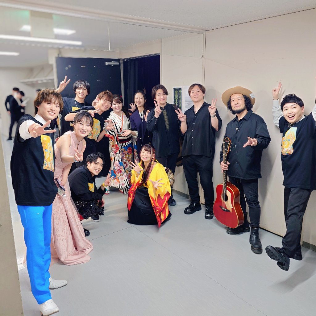 きのうは なかのZERO大ホール
「TOW-KAKU Vol.2」に出演いたしました。
若手歌手が集い、
コラボありチャレンジありの2ステージ。

楽屋前で男子組、
スピッツの楓をコラボカバーした
羽山みずきさん&amp;竹野留里さんと。

お越し頂いた皆さま ありがとうございました。