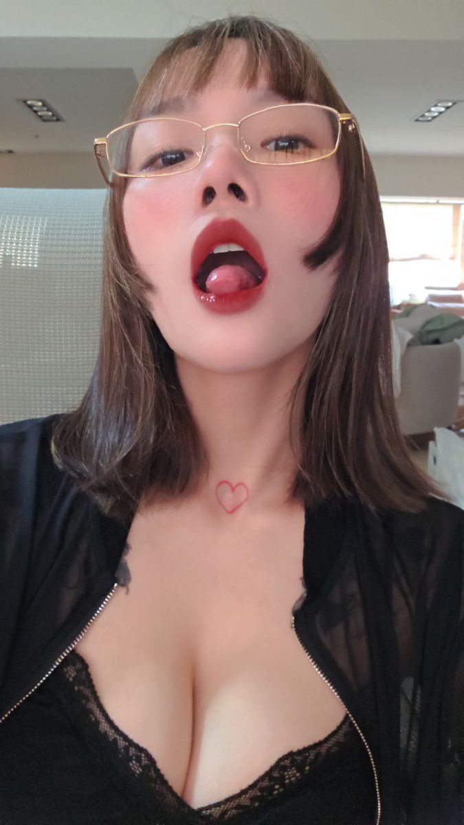 福利來囉❤️ 

老師嘴巴都阿大了  還不趕快放進來
↘️ https://t.co/SKHLNnaMYB ↙️ https://t.co/M33j6rZYWK