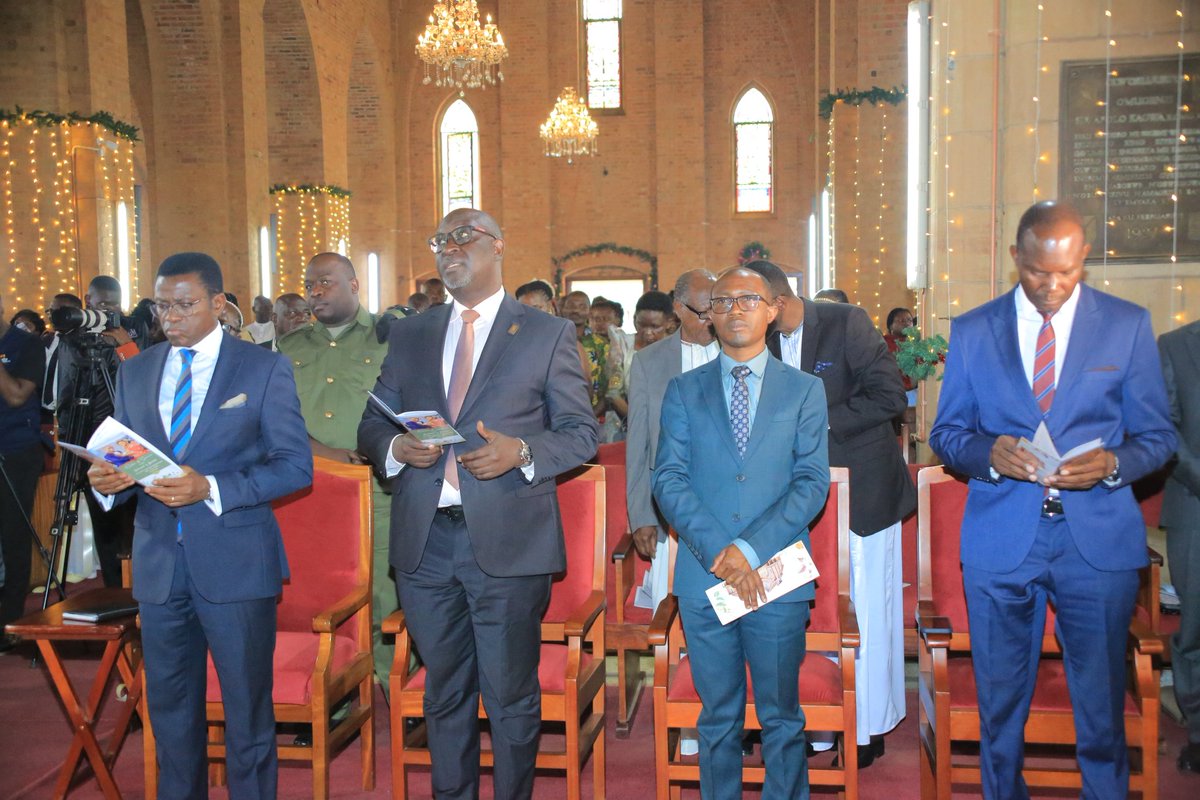 bbstvug's tweet image. Omuweereza wa Kabaka ku laadiyo ya @cbsfm_ug  ne BBS Terefayina, @Dr_Samkazibwe  agattiddwa mu bufumbo obutukuvu ne mukyala we Sonia Babirye. Bano bagattiddwa ku Lutikko e Namirembe ng’omukolo gwetabiddwako Katikkiro @cpmayiga , 1/2