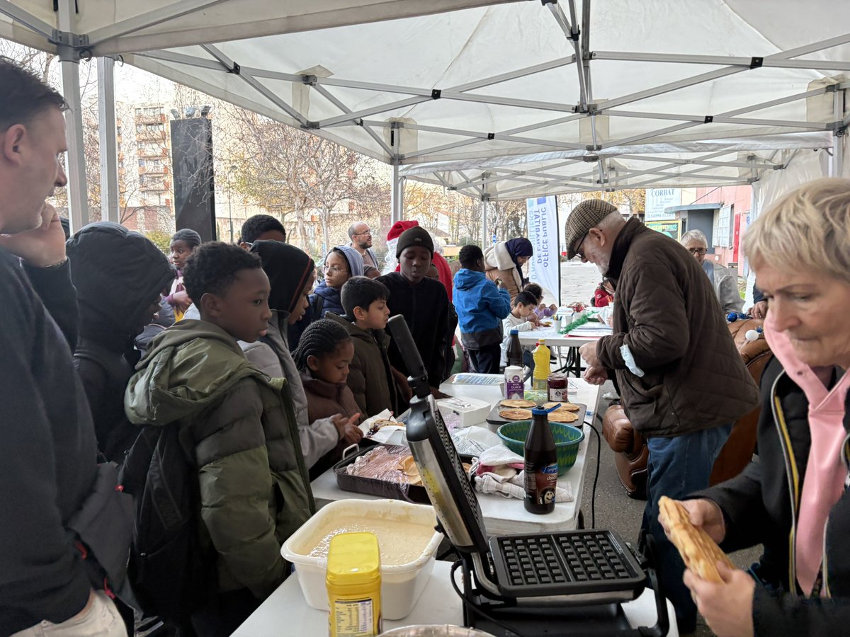 🎄 Hier, premier moment festif aux 62 av. de la République, organisé pour les locataires et leurs enfants, avec l’association De Tous Cœurs ❤️
Crêpes, gaufres, ateliers, chocolat chaud &amp; Père Noël 🎅🏼✨

📍 Aujourd’hui 13h30–17h30
➡️ City Stade – 3 rue Léopold Rechossiere