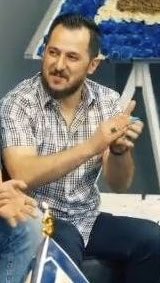 به ریخت این حمال نکاه کنید! این ژن خوک محمد شریعتمداری فقط در یک قلم‌ فساد و دزدی ۱۵۶ میلیون دلار چپاول کرده!
 همین ۱۵۶ میلیون دلار را معادل‌سازی و تصویرسازی کنید! انها که این خاندان دزد را میشناشند میدانند این کمترین فساد این خانواده است! 

یا بلند شدن و گرفتن حق و پایان این