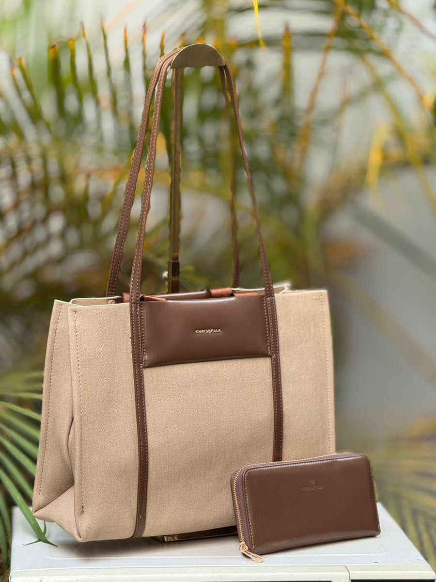 I sell high quality beautiful handbags 😍❤️ 
Reach out 0704938057 l give you something classy 

Price - 120k