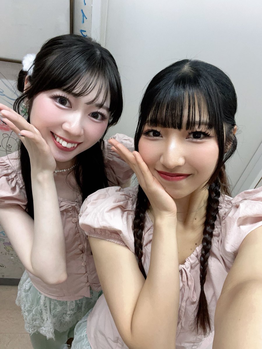 平日のお昼という時間帯に、大切な時間をけずって劇場まで足を運んでいただいてて、ありがとうございますが止まらないです…（；_；）

公演もあと3回になりました！(私はあと2回😢)
楽しんでいただけるよう、全力で頑張ります!!
明日も公演ございますのでぜひお待ちしております！🌈🧡