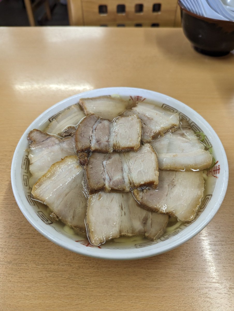 📜✨喜多方の地名の由来🗺️✨📜

喜多方（きたかた）の名前は、もともと「会津盆地の北方（きたかた）」に由来しています🏞️

明治8年（1875年）に「喜び多き方」という願いを込めて改名されました✨

この地は醸造業が盛んで、頑丈な蔵がたくさん作られました🏯