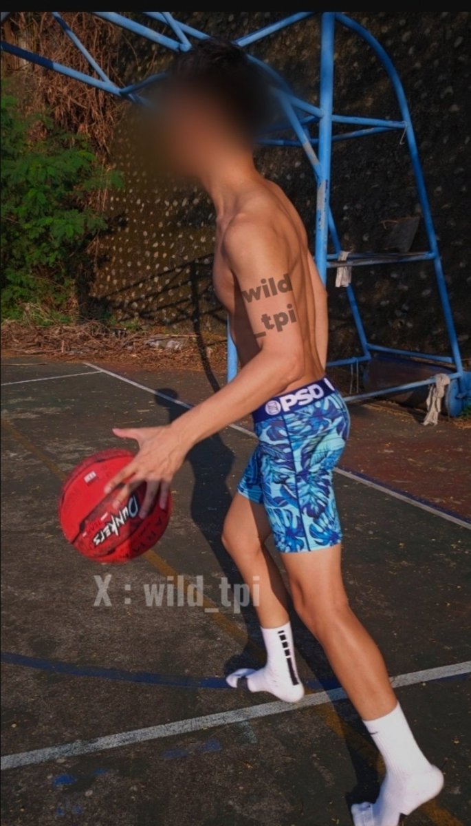 承認籃球我真的不強常常被電
但也不至於爛到只能擺拍
而且要電也比較想在床上🤪
▶️轉推跟❤️給我看就送一張脫掉的！！
#客製化原味