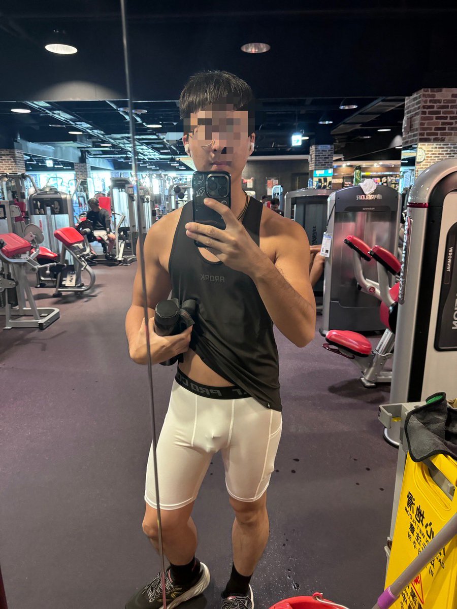 Caged boi fitness with leggings
貞操男孩穿著緊身褲健身