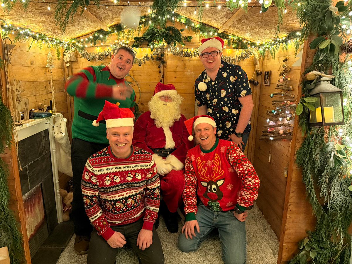 cc_civildefence's tweet image. A wonderful evening  at our HQ for #Volunteers and their #Families to meet #SantaClaus and his elves in the Santa Grotto. 
#Christmas2025 

Thank you to the families whose loved ones share their valuable time with CD.