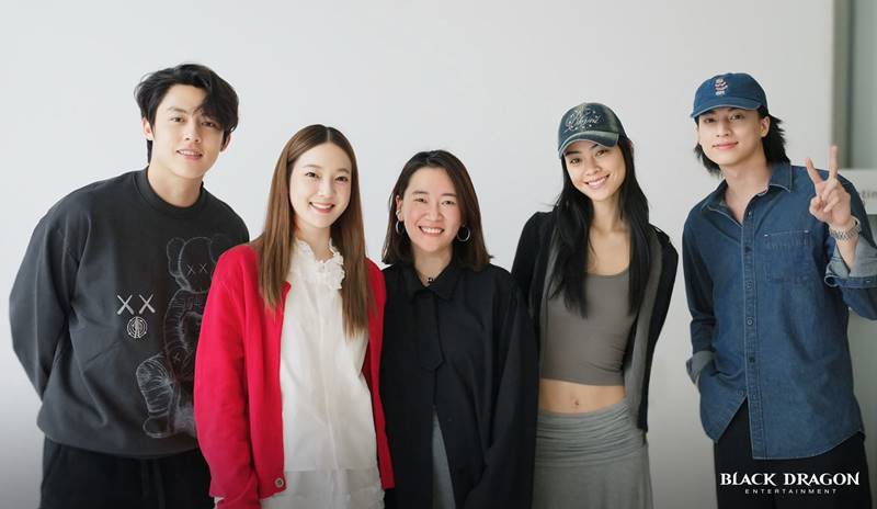 ตัวอย่างแรกอัศจรรย์วันทอง 

อิ้ง วรันธร รับบทเป็นวันทอง
หมาก ปริญ เป็นขุนแผน
กลัฟ คณาวุฒิ เป็นขุนช้าง

จากผู้กำกับ Long Lives Love!