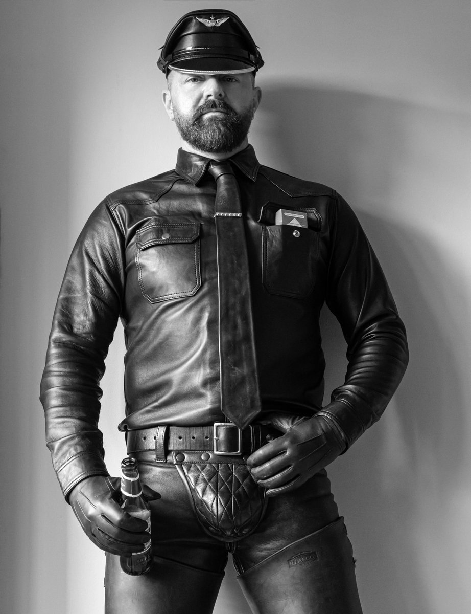 findom_sir's tweet photo. Weak men work for themselves. Superior men make others work for them.

♻️and ❤️ to show your appreciation

https://t.co/CdcHDxcyZr to $erve

#leather #Findom #cashmaster #muircap #leathersir #gayfetish #master #leatherman #bootworship #leatherman #tomoffinland
#gaymaster #bluf #vk79 #sadist #teamlocked #Findom #cashslave #paypig