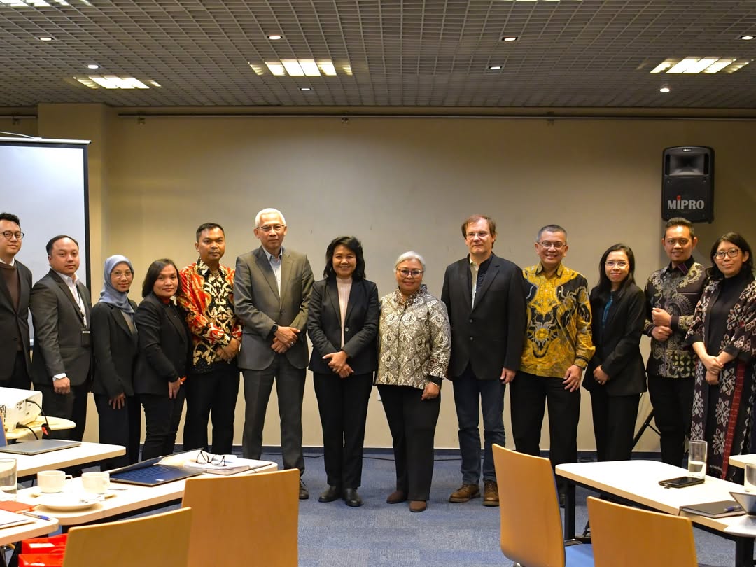 IndonesiaInPL's tweet image. Heads of Indonesian Missions in the V4 Discuss Diplomatic Synergies to Strengthen Cooperation with the Visegrad Group

The Charge d'Affairs in Warsaw attended a meeting of the Heads of Indonesian Missions in the Visegrad Group countries—namely the Czech Republic, Hungary, Poland,…