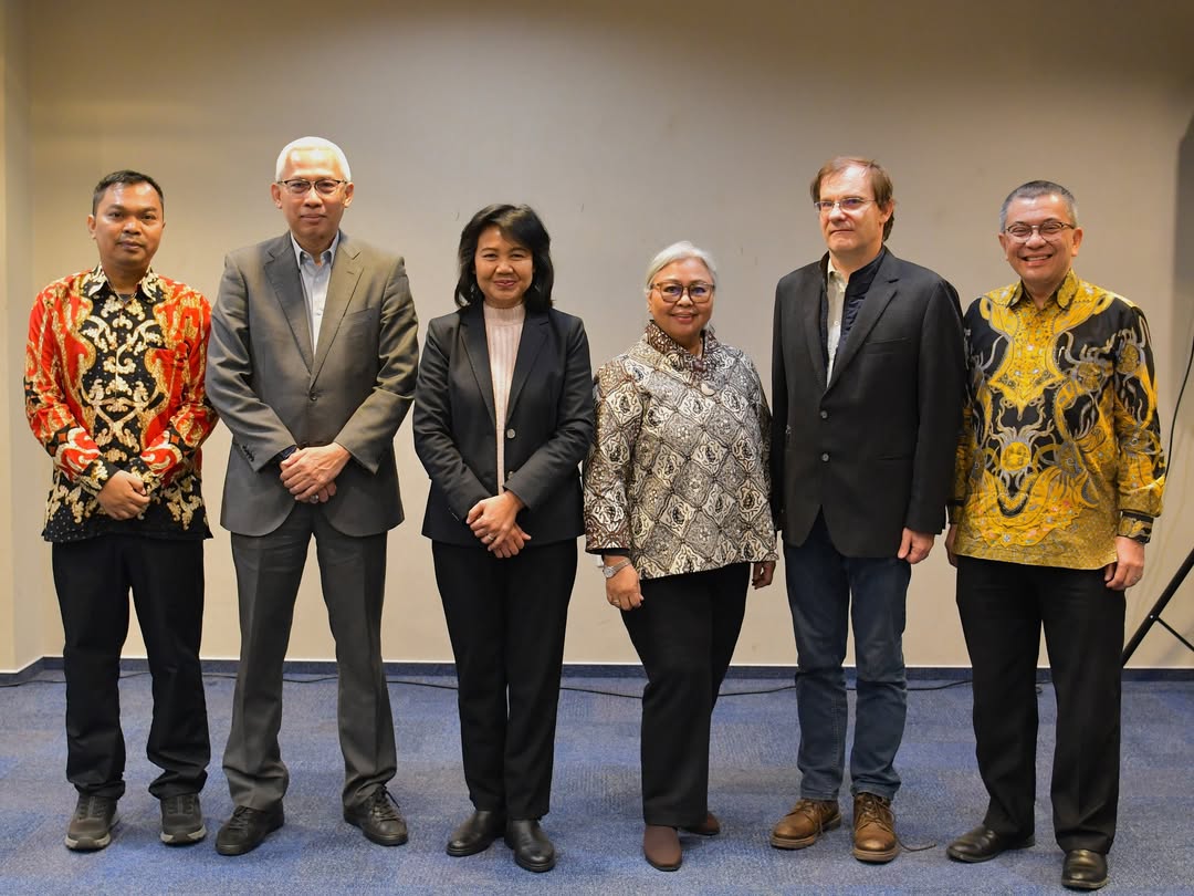 IndonesiaInPL's tweet image. Heads of Indonesian Missions in the V4 Discuss Diplomatic Synergies to Strengthen Cooperation with the Visegrad Group

The Charge d'Affairs in Warsaw attended a meeting of the Heads of Indonesian Missions in the Visegrad Group countries—namely the Czech Republic, Hungary, Poland,…
