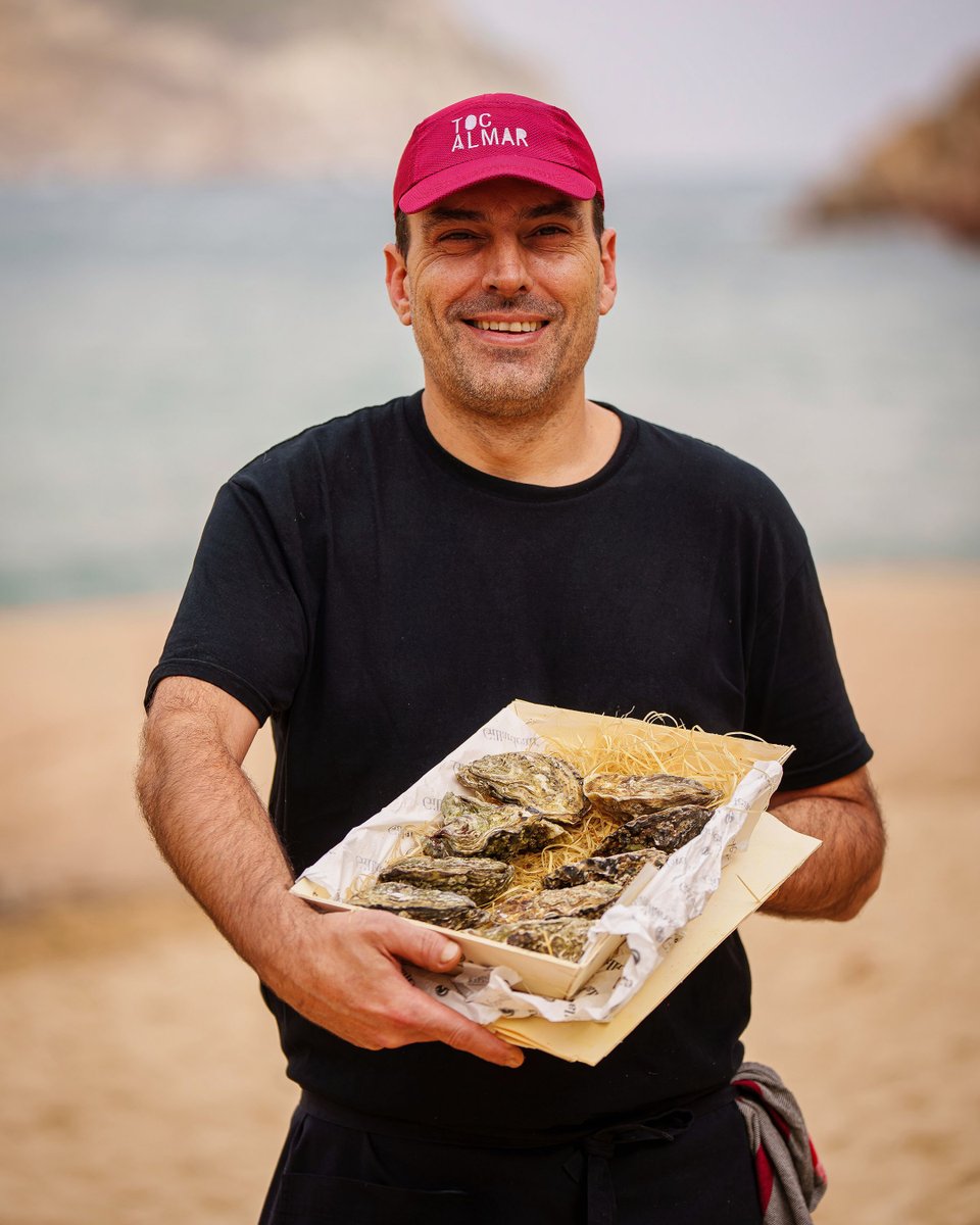 RestauranTOC's tweet photo. Ostres, quina delícia! 😜 En Marc i les ostres Guillardeau del Toc! 🦪
#tocalmar #begur #aiguablava #TocAlMarRestaurant #CostaBrava #restaurantscostabrava #arròs #brasa #marisc #peixalabrasa #peix https://t.co/1ycRDVpMBI