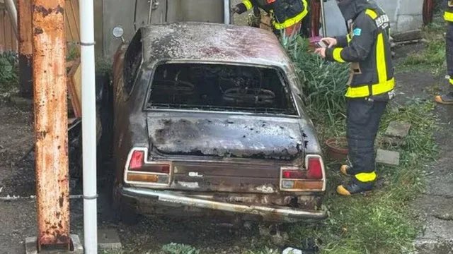 記事では「クラシックカー」。「放置車両」ではないって事はレストアするつもりだったのかなぁ。

なお、車両は昭和49年式あたりの、ランサー2ドア1400GLですね。

l.smartnews.com/m-6KnD3xEQ/yd4…