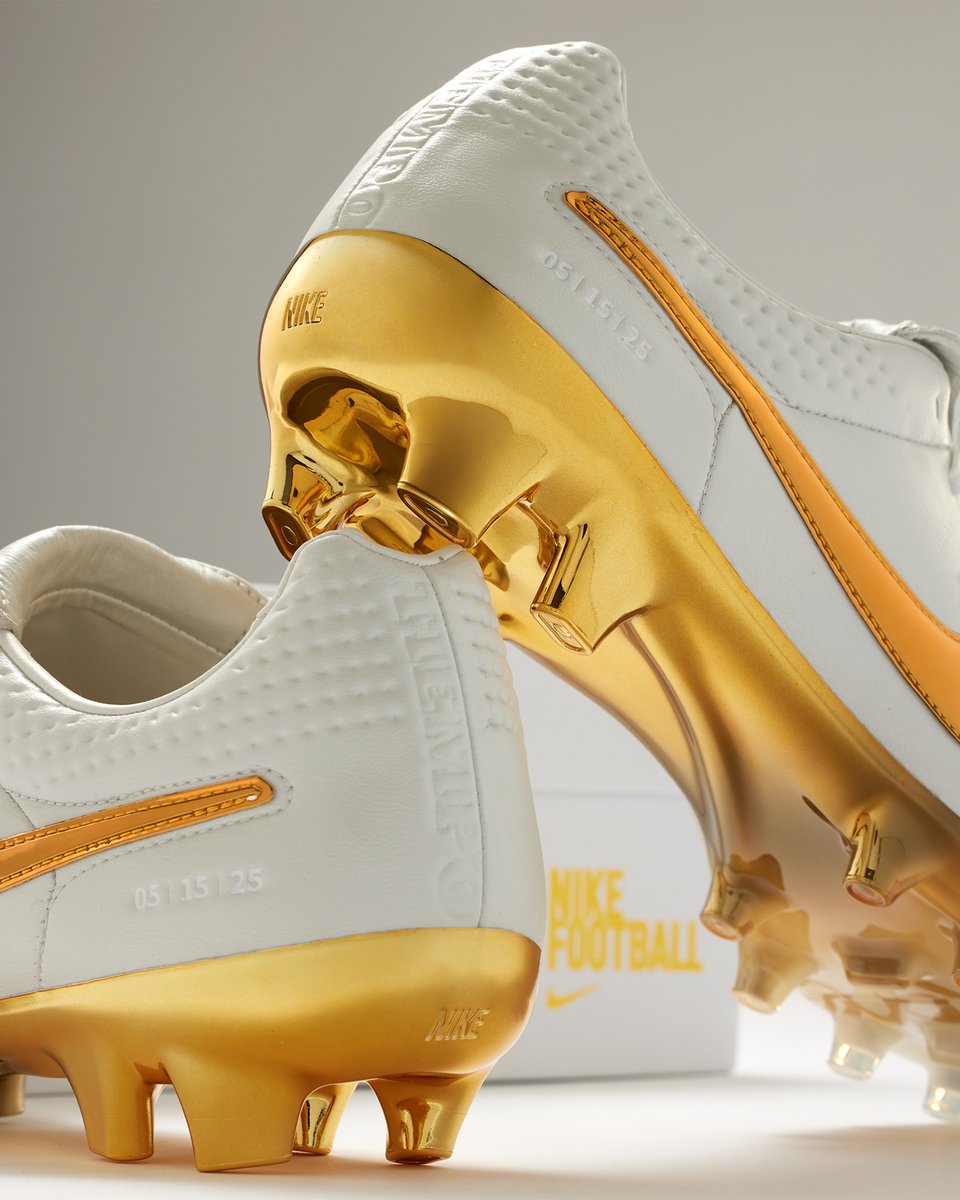 🔗 brnw.ch/21wYeeW

Endlich ist er da. Der Nike Tiempo Legend Regen Touch of Gold. Jetzt online bei Pro:Direct Soccer erhältlich. Sei schnell, er wird nicht lange auf Lager sein.