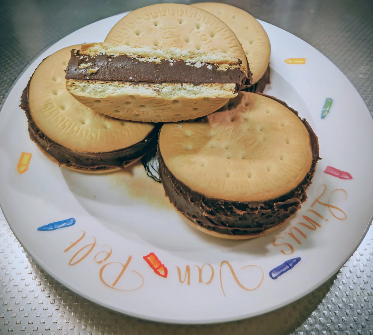 昨日の夜に作った生チョコサンドクッキー
#おかし 
#お菓子