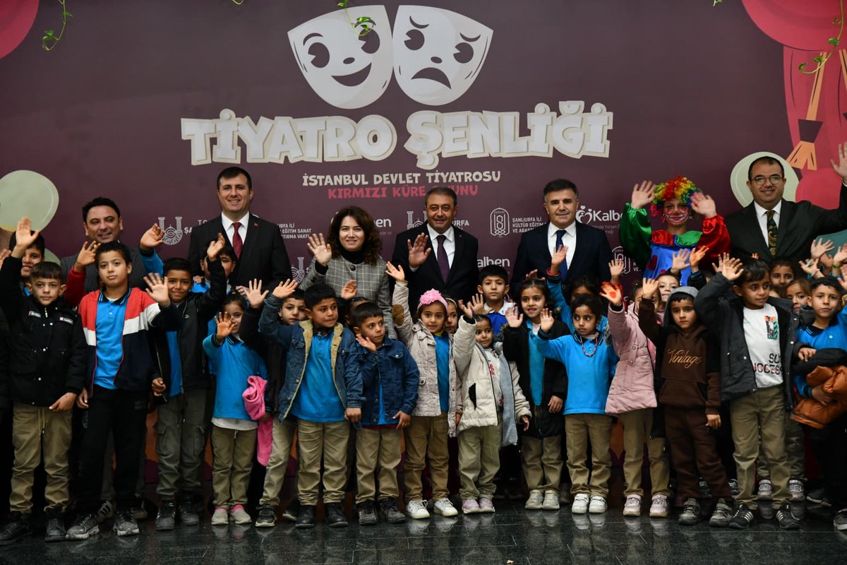 Şanlıurfa Kültür, Eğitim, Sanat ve Araştırma Vakfı ve Kalben Derneği ile birlikte düzenlediğimiz Tiyatro Şenliği bugün başladı.

Merkez ve kırsal mahalle okullarından gelen sevgili çocuklarımız tiyatronun renkli dünyasıyla buluşuyor…

#ŞanlıurfaValiliği
#TiyatroŞenliği