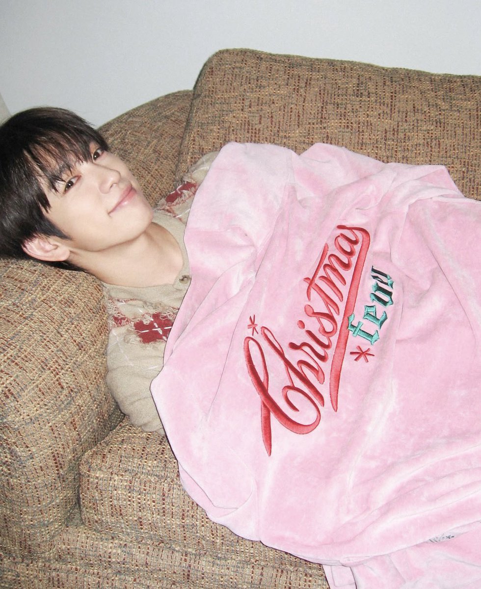 มีอะไรน่ารักกว่า นจย ป๊ะ ไม่มีไง!

CHRISTMAS FEVER OUT NOW
#Jinyoung_ChristmasFever
#진영_크리스마스피버_음원공개

<a href="/JINYOUNG/">박진영</a> #Jinyoung #박진영