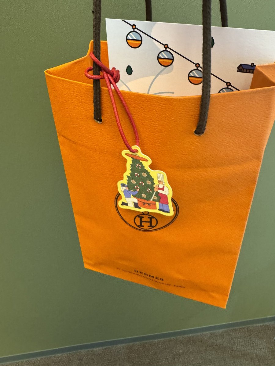 エルメスの香水、可愛すぎたし良い香りすぎたし、あと可愛すぎた。