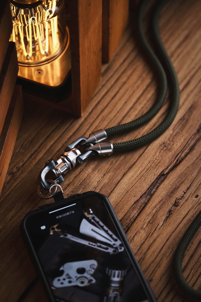 tiltajapan's tweet image. Tilta Feランヤード＆バックル キット🔗

ほとんどのスマホケースに対応📱
ダンパー付きバックルで、動きがスムーズに。
Khronosシリーズと調和する洗練デザイン✨
高品質素材でスマホやアクセサリーをしっかりサポート！

#Tilta #Lanyard #スマホアクセサリー #ストラップ