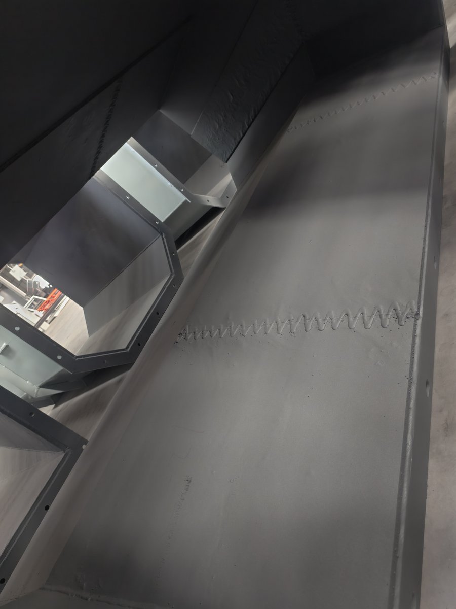 Hisanplate's tweet image. HISAN’s smooth composite chutes deliver 8–15× longer life, zero clogging &amp;amp; low friction for coal transport. Digitally formed, HRC60+ hardness, no weld beads or cracks.
📩 HS@Hisantech.com
 🌐 hisantech.com
#hisantianjin #wearplate #miningequipment