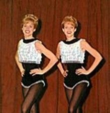 Die Kessler-Zwillinge wurden 21 Tage nach ihrem begleiteten Tod heimlich in Grünwald beigesetzt – im gemeinsamen Grab ihrer Mutter Elsa.

Die Showlegenden Alice und Ellen Kessler (†89) haben ihre letzte Ruhe gefunden – so, wie sie es selbst verfügt hatten: still, gemeinsam und