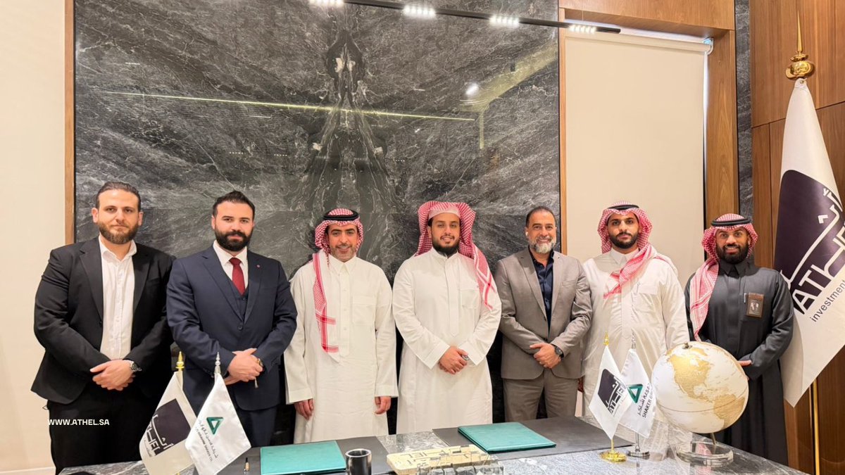 وقّعت شركة أثل اتفاقية تعاون مع مجموعة شاكر - الوكيل الحصري لشركة LG في المملكة  <a href="/shaker_group/">Shaker Group</a> ؛ بهدف توفير حلول ومنتجات عالية الجودة في مشاريع اثل للاستثمار . 

هذه الشراكة تعكس التزامنا بالارتقاء بمعايير التطوير العقاري، وتقديم بيئات سكنيةوتجارية تعتمد على جودة موثوقة… لنصنع