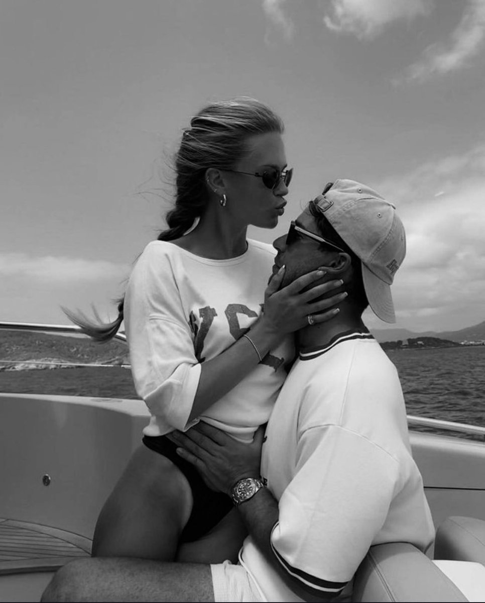 MindMatterr's tweet image. OVERTHINKING IS THE BIGGEST CAUSE OF UNHAPPINESS.

IT TOOK ME 9 YEARS TO BEAT OVERTHINKING.

HERE ARE THE 8 WAYS YOU CAN BEAT OVERTHINKING...