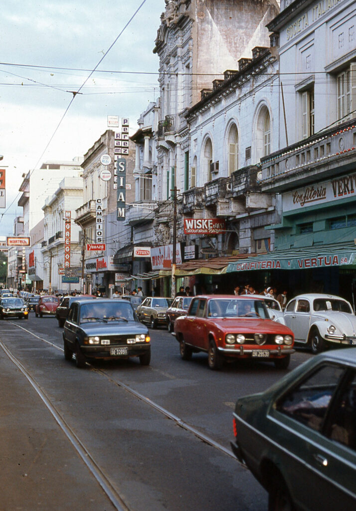 ReloadedRetropy's tweet image. ¡Buen día!
Excelente jornada para todos
Tiendas Martel, Mcgregor, Confitería Vertua, Music Hall sobre Calle Palma.