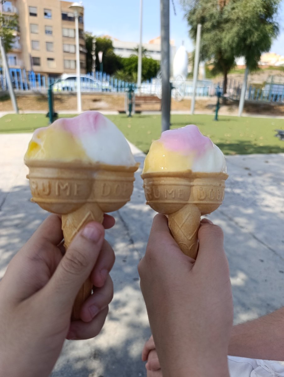 Hoy <a href="/Funu_the_funus/">Funu the Funus (REQUESTS OPEN)</a> y yo cumplimos un añito de relación<3. 
Muchas gracias mi vida por hacerme tan feliz, por hacerme una mejor persona, quererme a mí mismo, y una larga lista de cosas bonitas que son infinitas como para poner por aqui. Por muchos añitos más juntos. Te amo ❤️❤️❤️