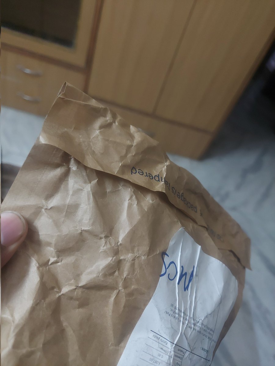 Nikkinng's tweet photo. @Decathlon Ordered 2 men’s fleece jackets (sleeveless &amp; full sleeve). Parcel had my name sticker, but inside was a different order with another customer’s bill and uneven packing—seems tampered.
Order ID: 2533233399 
Decathlon India, Please resolve with replacement urgently. https://t.co/JjvskznTZe