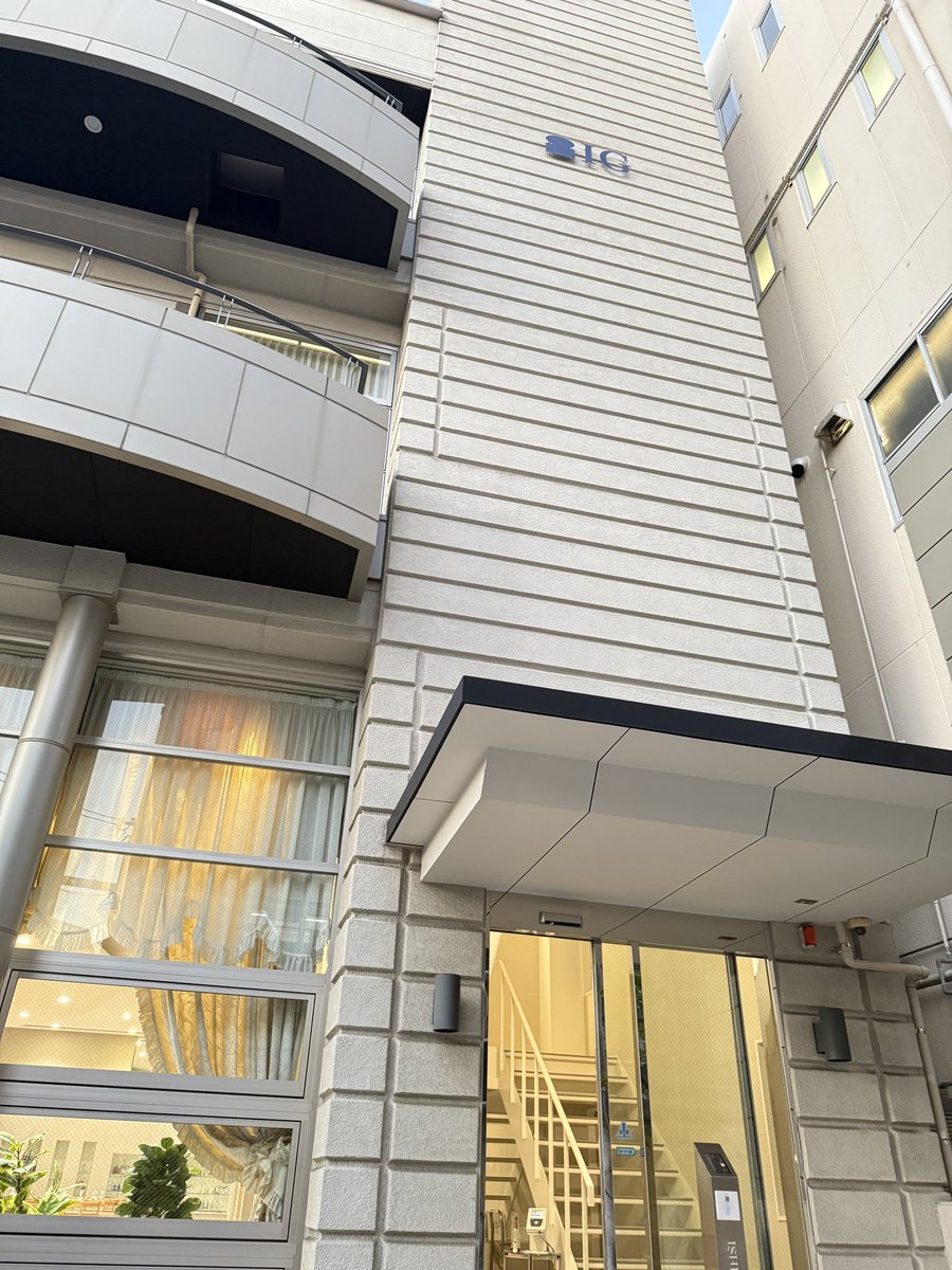 弾丸で大阪。2社伺わせていただき、その場で容器を決定！いろいろスピード感もって行動したい！
これから名古屋店でサロンワーク。
