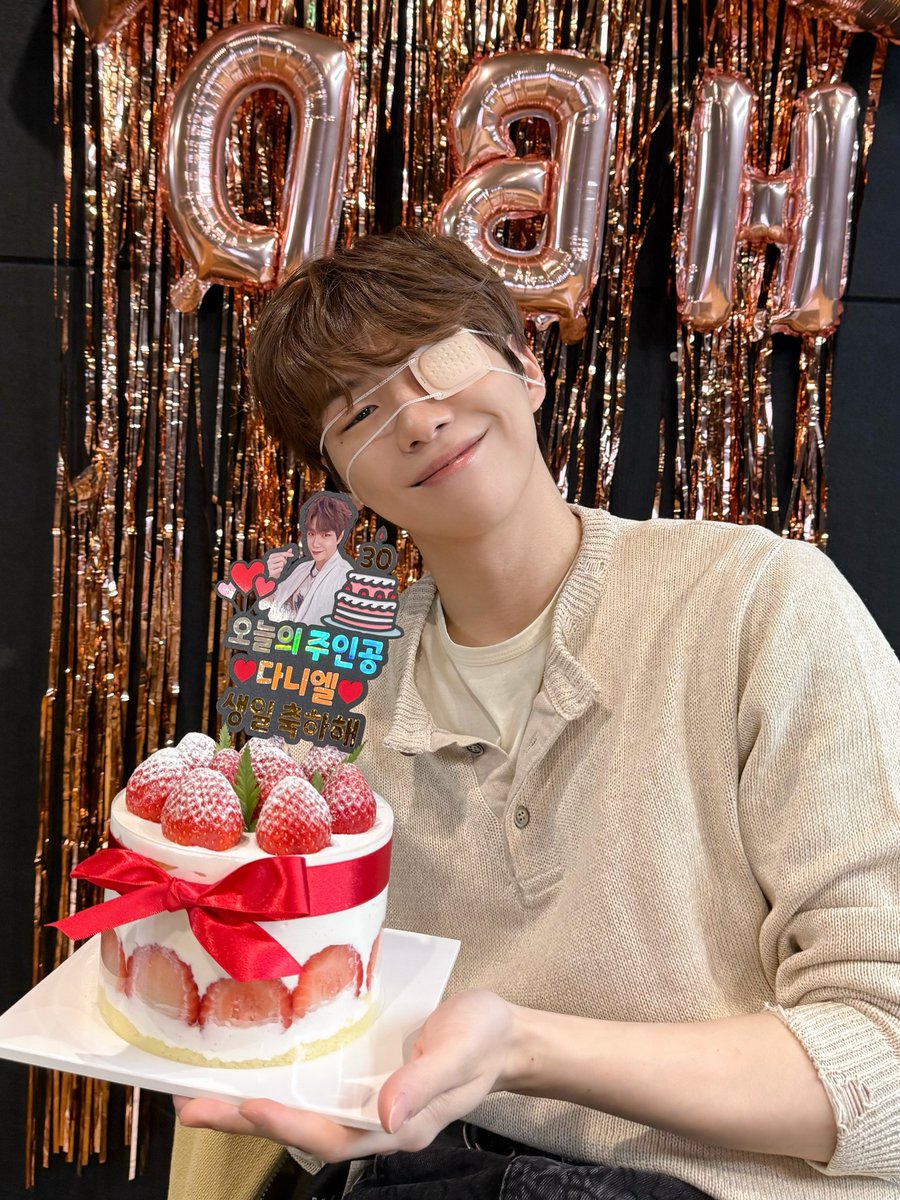 [📸] 251210 <𝑯𝑨𝑷𝑷𝒀 𝑫𝑨𝑵𝑰𝑬𝑳 𝑫𝑨𝒀 Live> 완료🎂

#강다니엘 #KANGDANIEL 
#HAPPYDANIELDAY