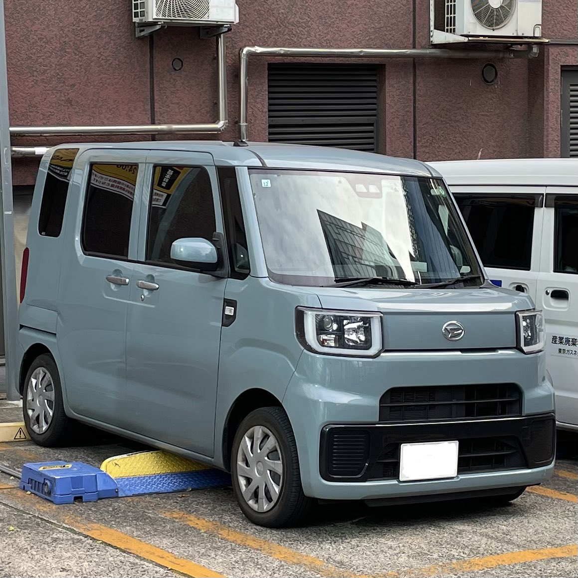 GA200000's tweet image. レイクブルーメタリックのハイゼットキャディー初めて見た