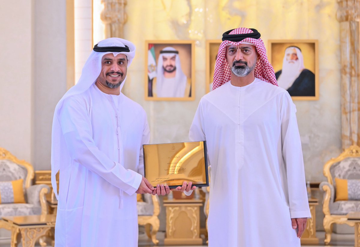 كرّم سمو الشيخ عمار بن حميد النعيمي، ولي عهد عجمان رئيس المجلس التنفيذي، نخبة من كوادر دائرة البلدية والتخطيط – عجمان، ضمن حفل تخريج برنامجي “الدبلوم المهني – مقيم التميز الوظيفي” و”الدبلوم المهني – مقيم الخدمات الحكومية” اللذين ينفذهما برنامج عجمان للتميز بالتعاون مع جامعة حمدان