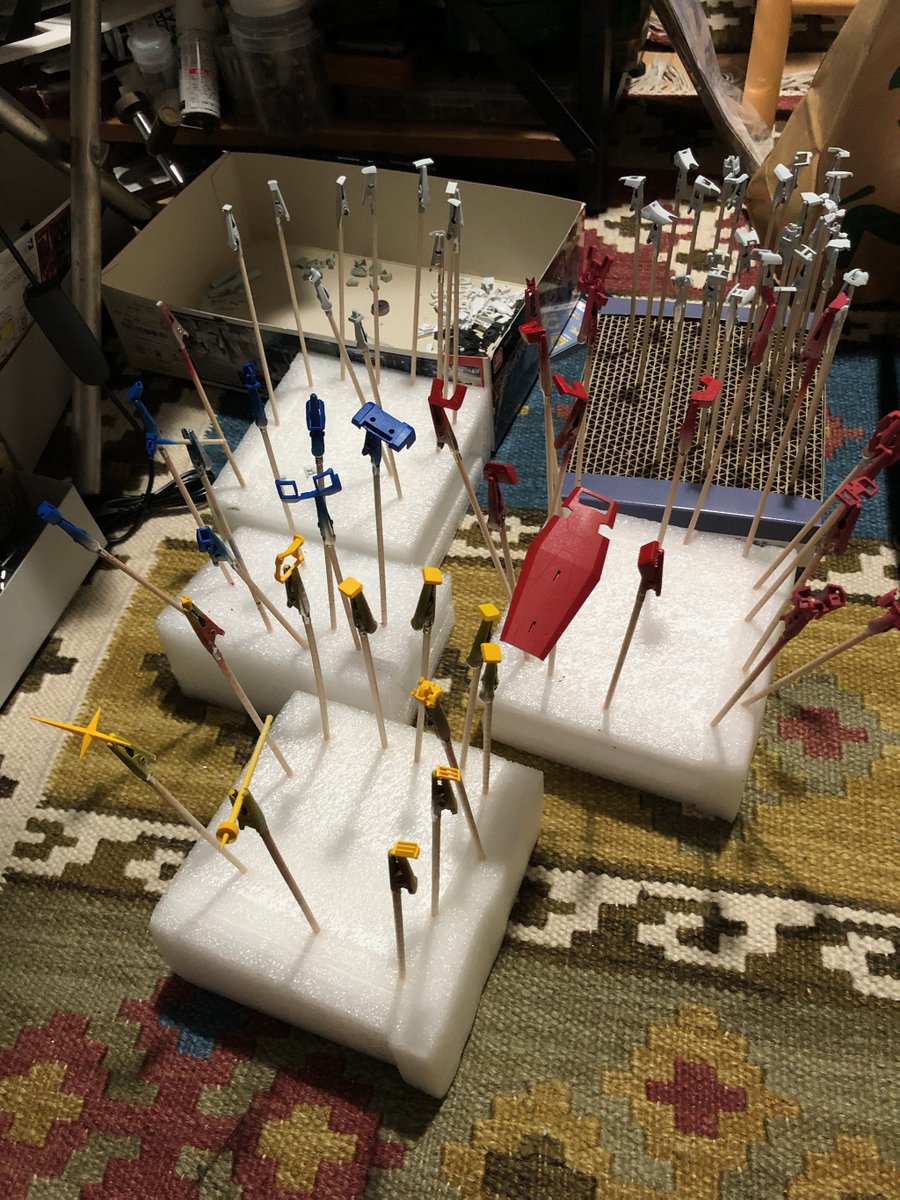 今日はたくさん塗りました。
パーツ数はそうでもないが、塗る色を次々と変えるので、ハンドピースの洗浄が忙しい😆