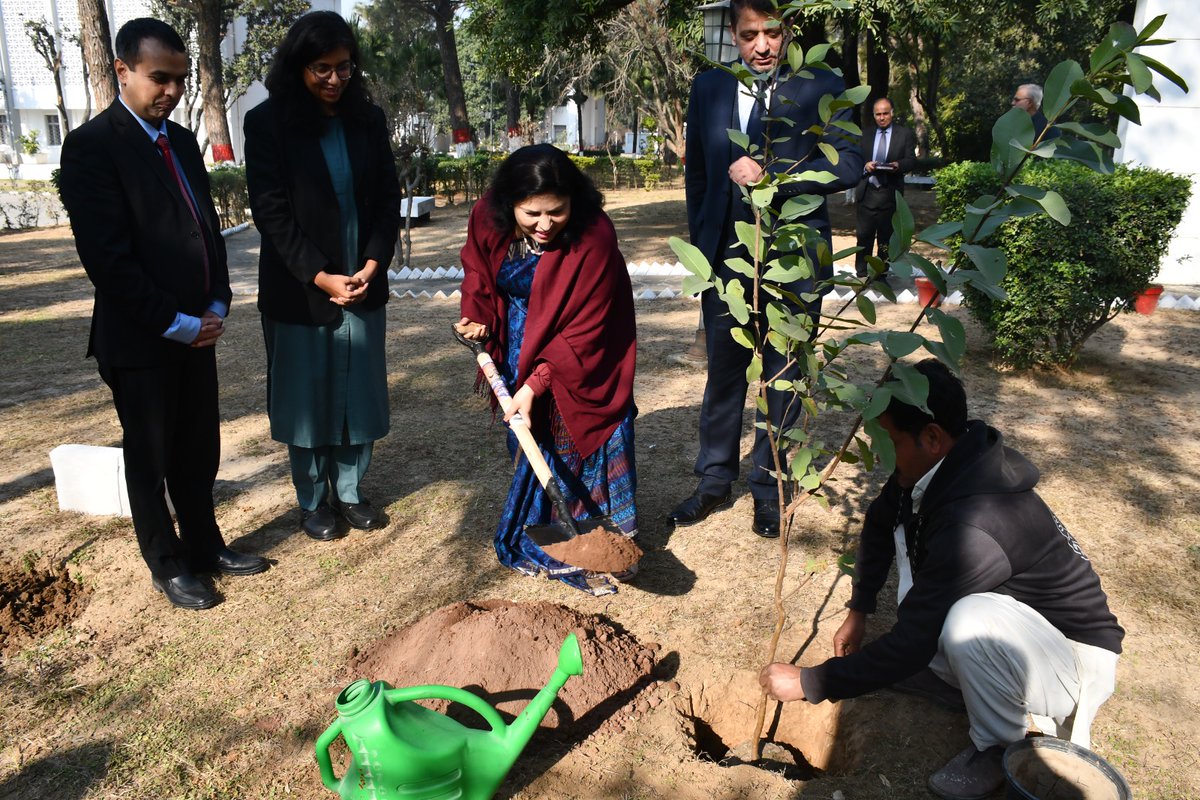 NepEmbIsb's tweet image. Ambassador Rita Dhital gave a talk on 'Nepal's foreign policy and Nepal-Pakistan relations' to the trainee officers of 2025 batch at the Foreign Service Academy of Pakistan @fsaisbpk today, followed by an interactive discussion.