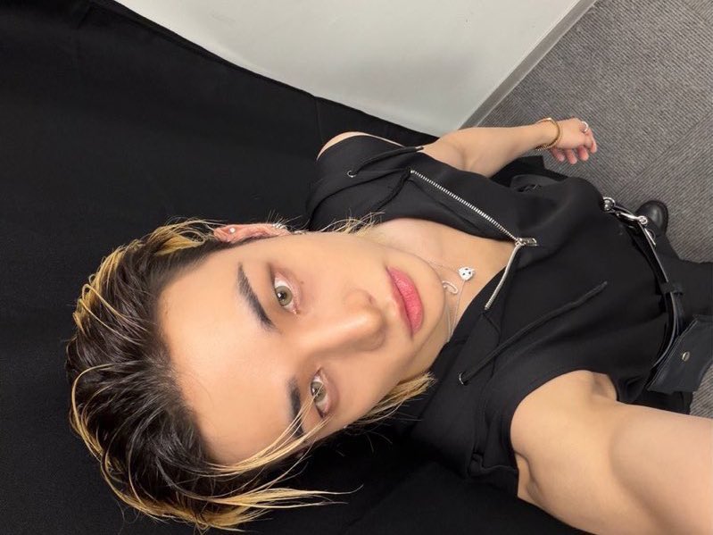 𑁍 (@revehwangs) on Twitter photo 